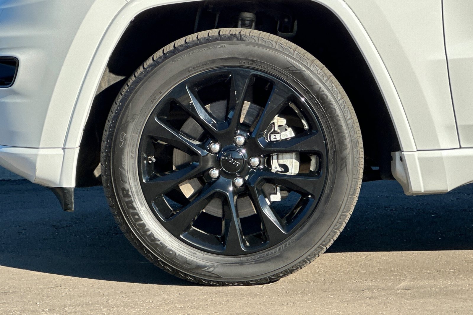 Used 2021 Jeep Grand Cherokee Laredo X image 37