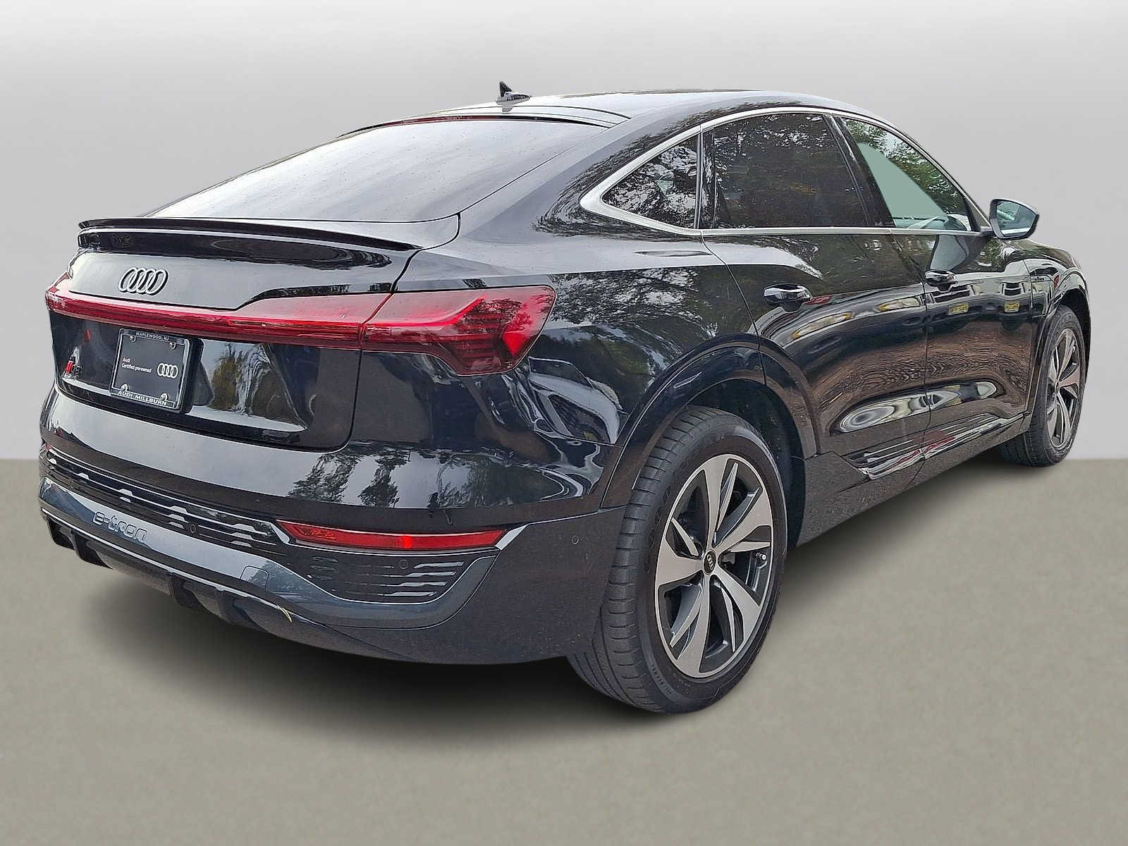 Certified 2024 Audi Q8 e-tron Prestige AWD/4WD image 31