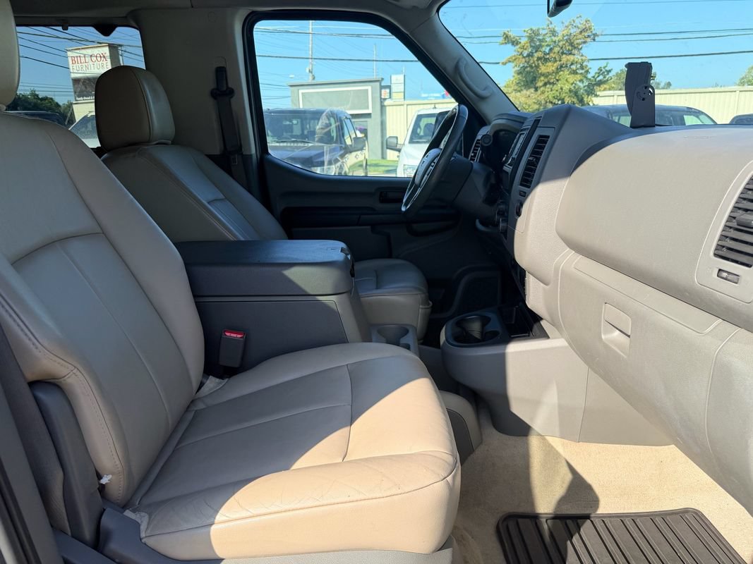 Used 2018 Nissan NV 3500 SL RWD image 16