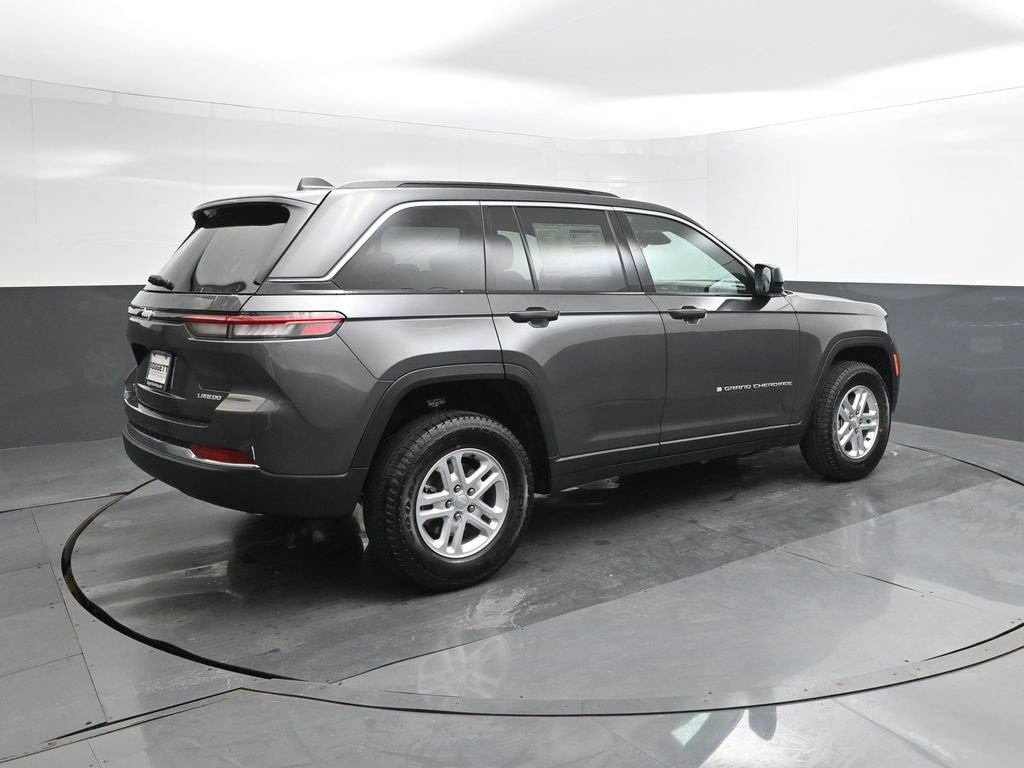 New 2025 Jeep Grand Cherokee Laredo w/ Luxury Tech Group I image 11