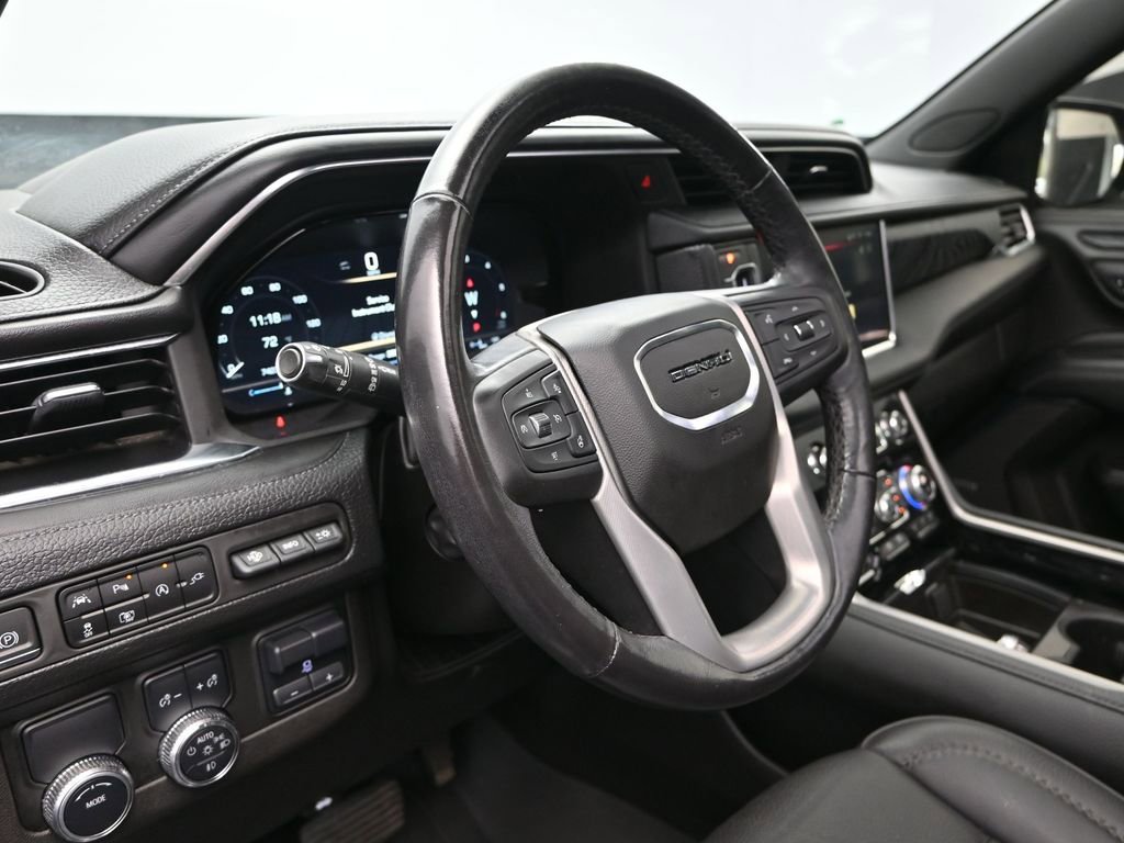 Used 2022 GMC Yukon Denali w/ Denali Premium Package image 12