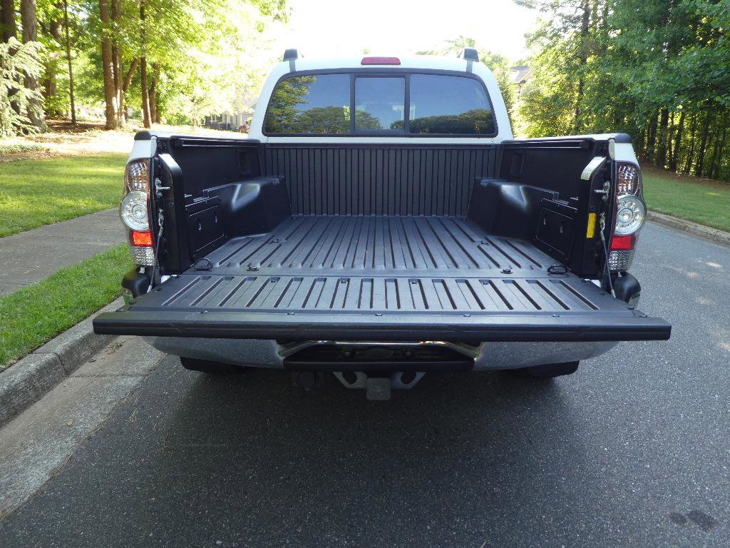 Used 2010 Toyota Tacoma PreRunner RWD image 15