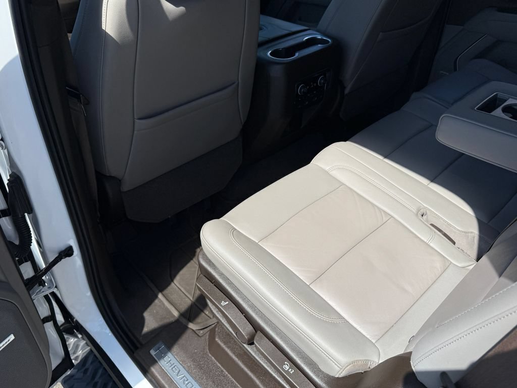 Used 2021 Chevrolet Tahoe Z71 w/ Luxury Package AWD/4WD image 25