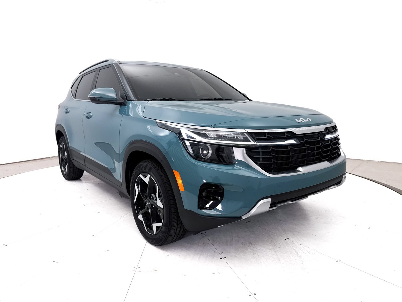 Certified 2024 Kia Seltos EX FWD image 12