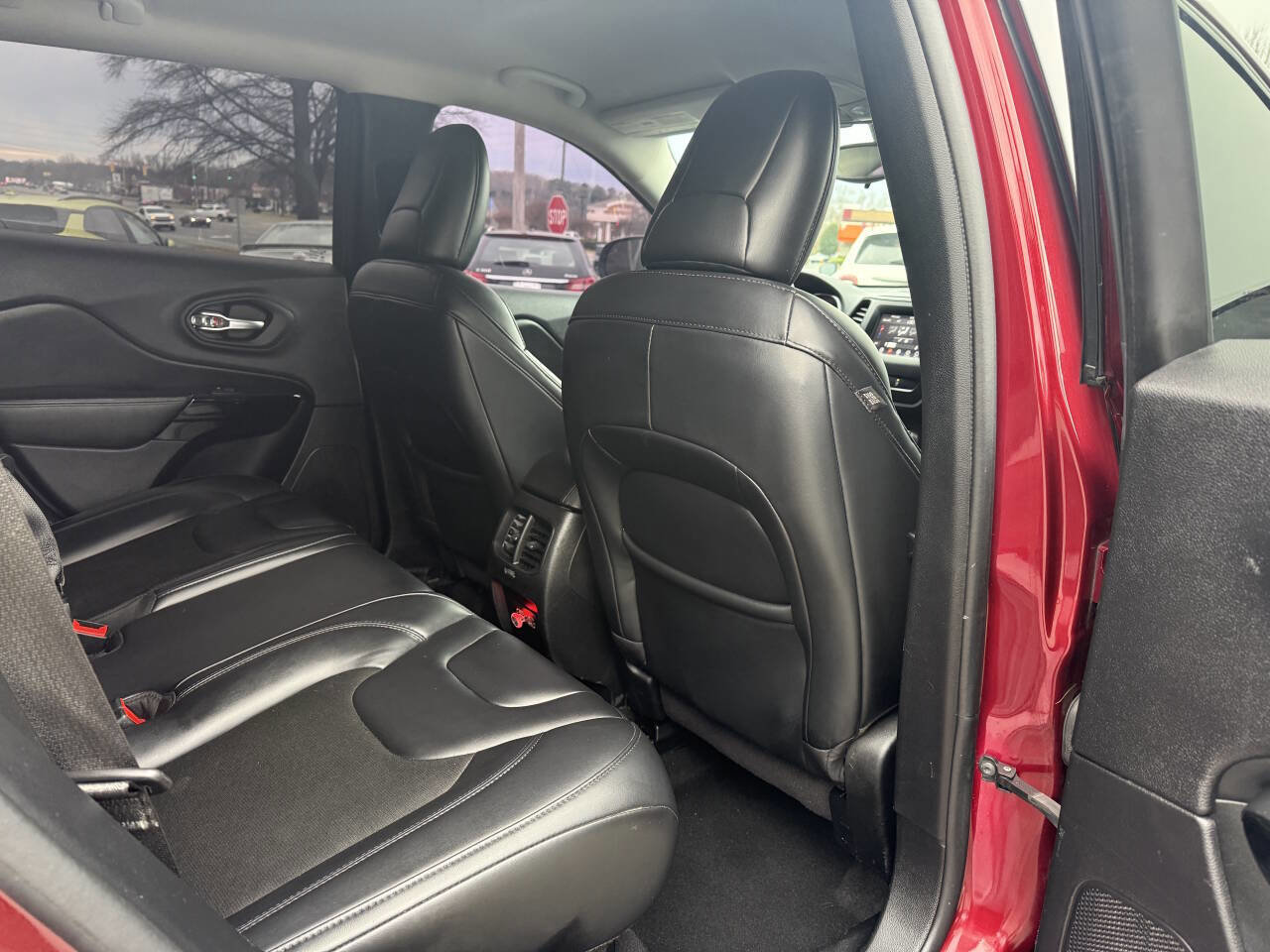 Used 2021 Jeep Cherokee Latitude Plus image 15