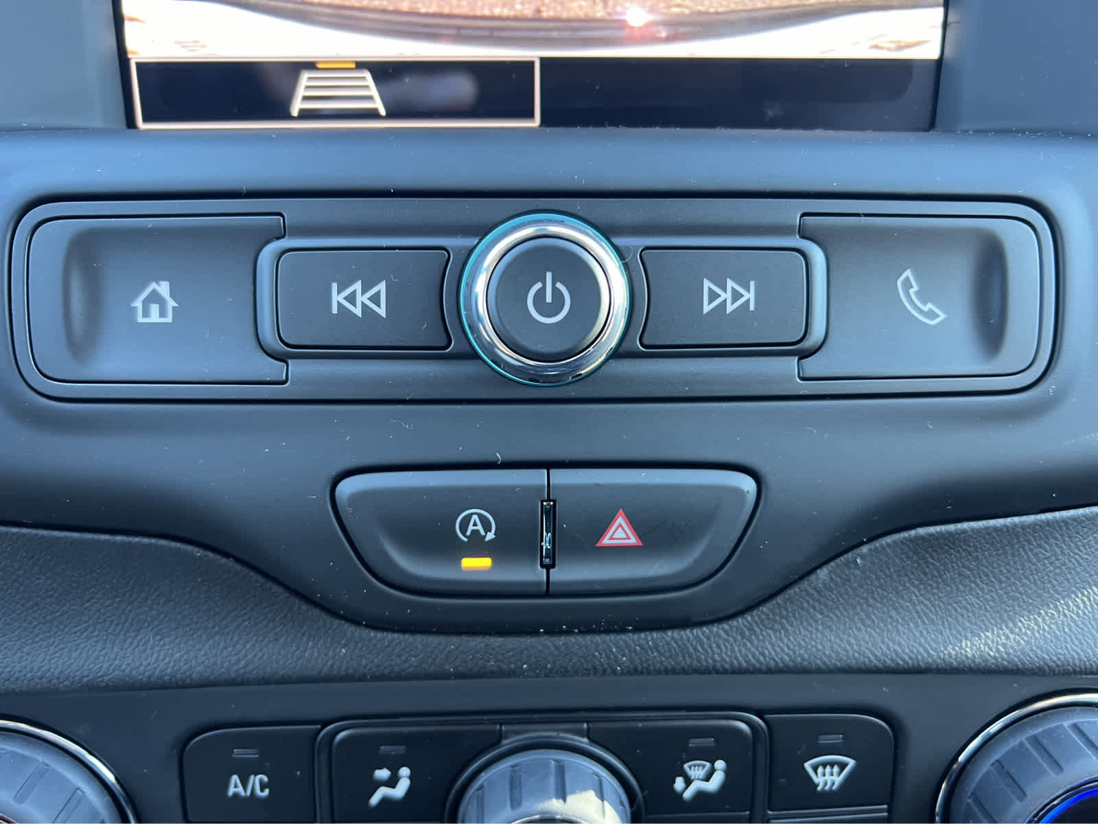 New 2024 GMC Terrain SLE w/ Driver Convenience Package FWD image 20