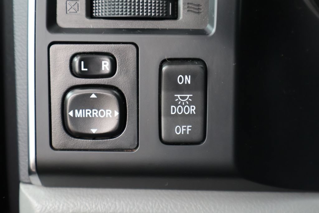 Used 2019 Toyota Sequoia SR5 AWD/4WD image 25