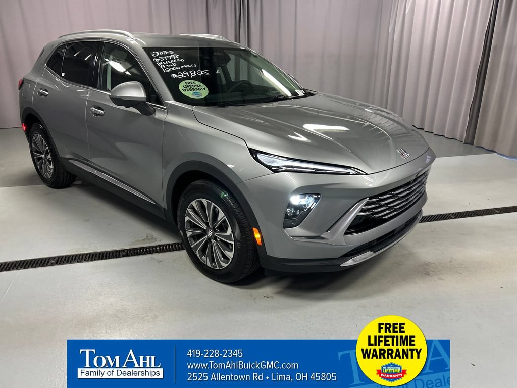 Used 2025 Buick Envision Preferred AWD/4WD image 1