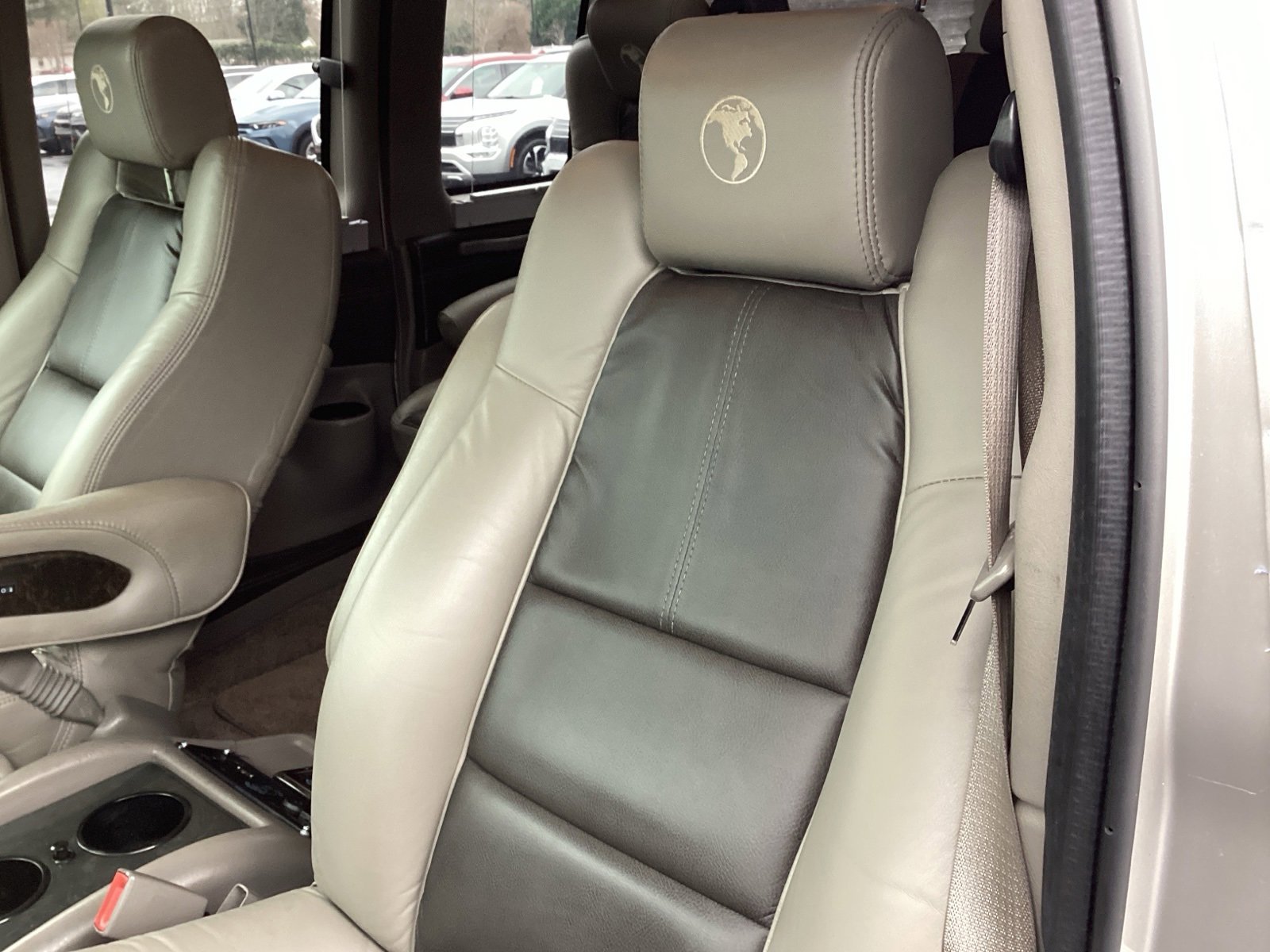 Used 2018 Chevrolet Express 2500 w/ Enhanced Convenience Package image 10