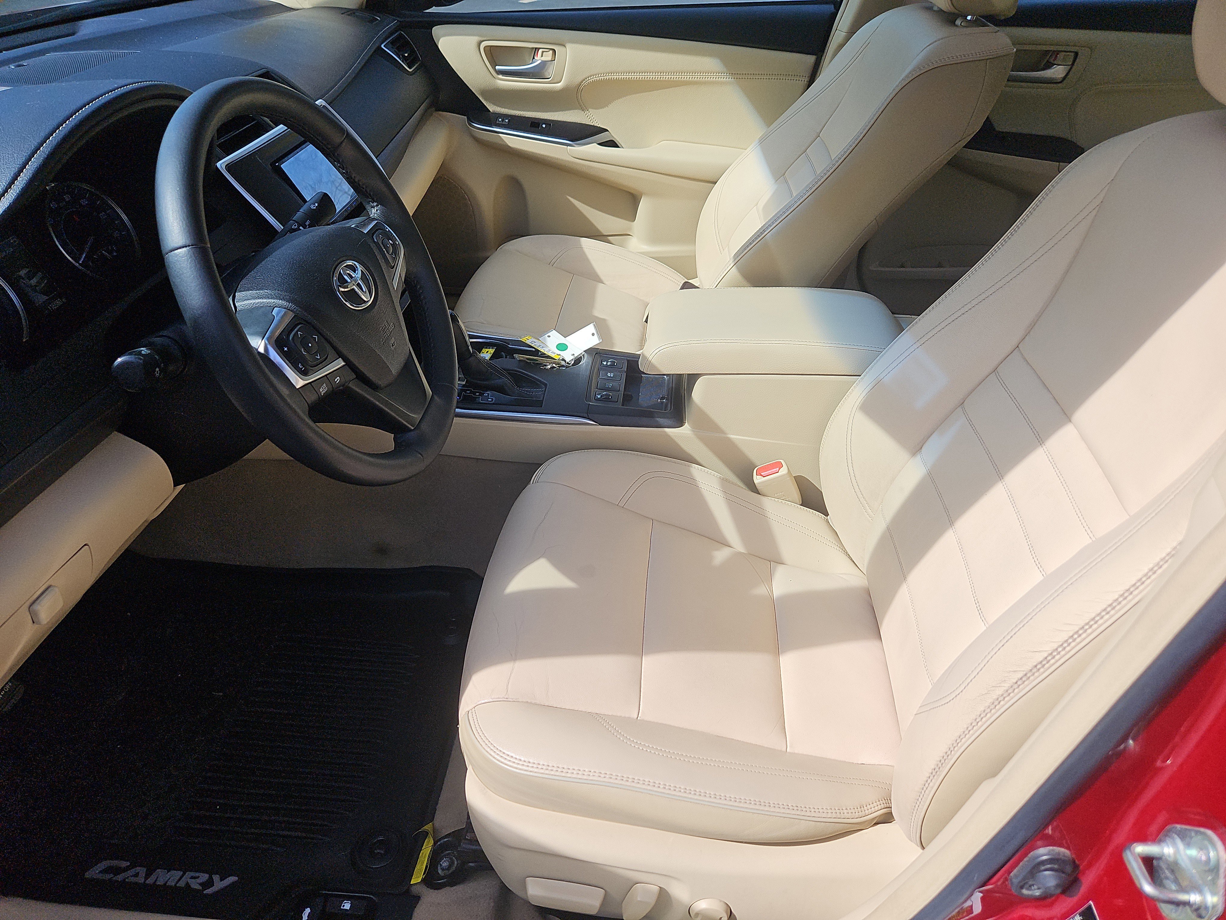 Used 2017 Toyota Camry XLE w/ Moonroof Package FWD image 28