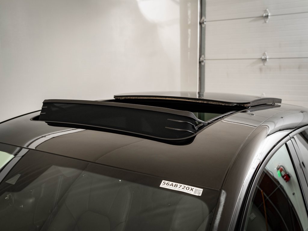 Certified 2024 Porsche Macan image 17