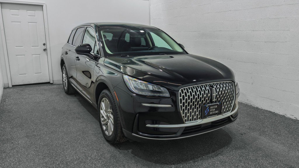 Used 2024 Lincoln Corsair AWD image 2