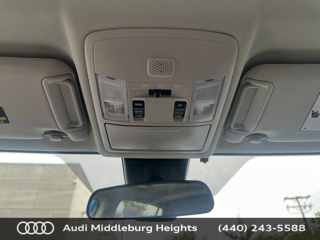 Used 2018 Toyota RAV4 XLE AWD/4WD image 36
