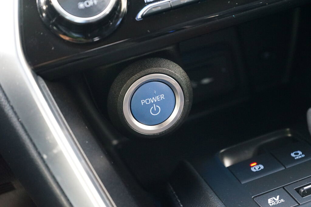 Used 2021 Toyota Venza LE image 19