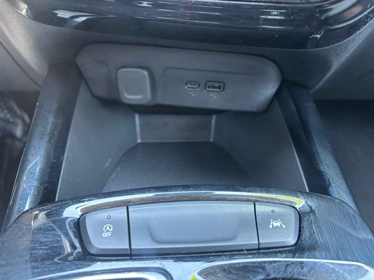Used 2025 Chevrolet Trax LT w/ Driver Confidence Package FWD image 24