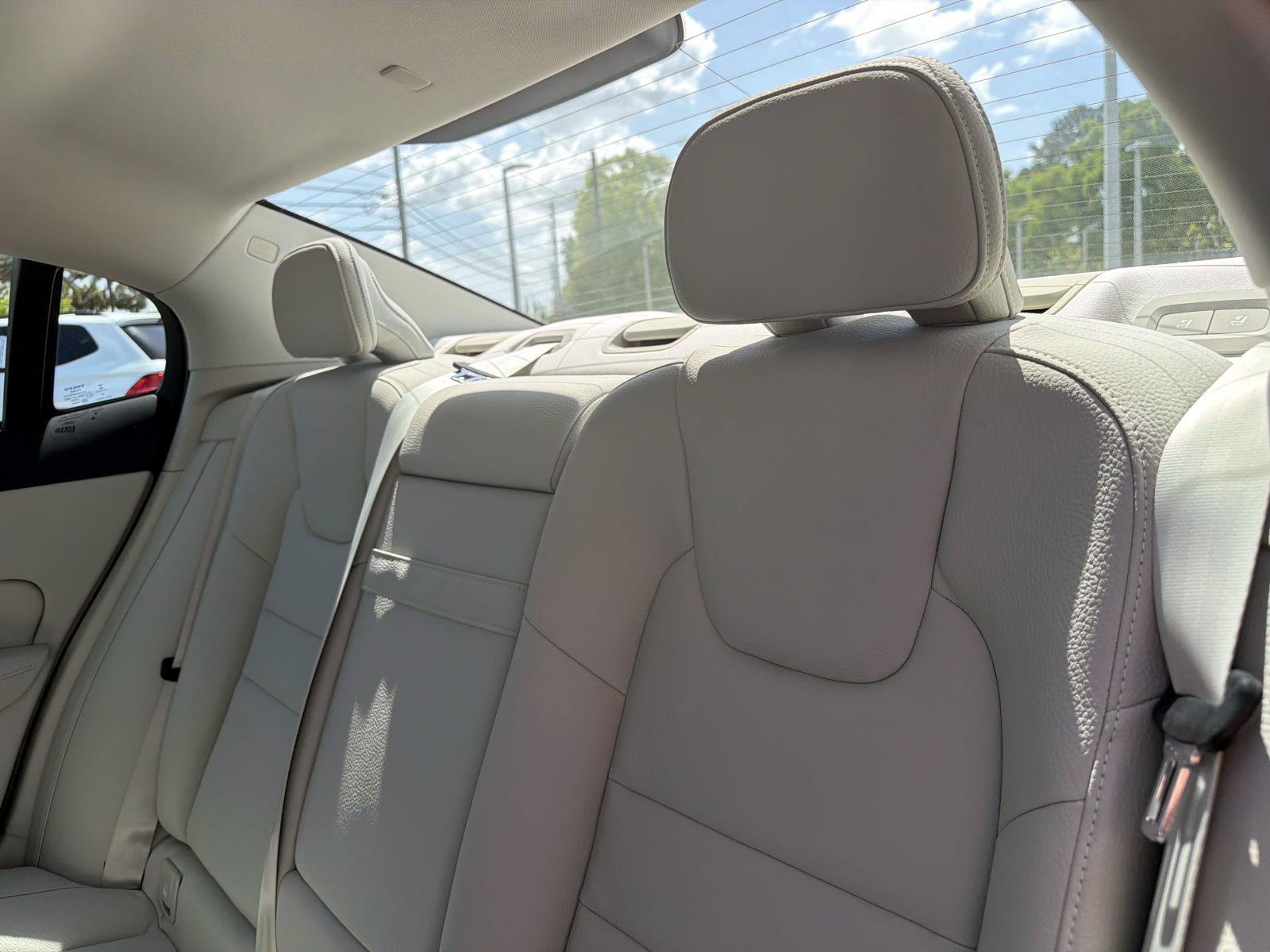 Used 2020 Volvo S60 T5 Momentum image 14