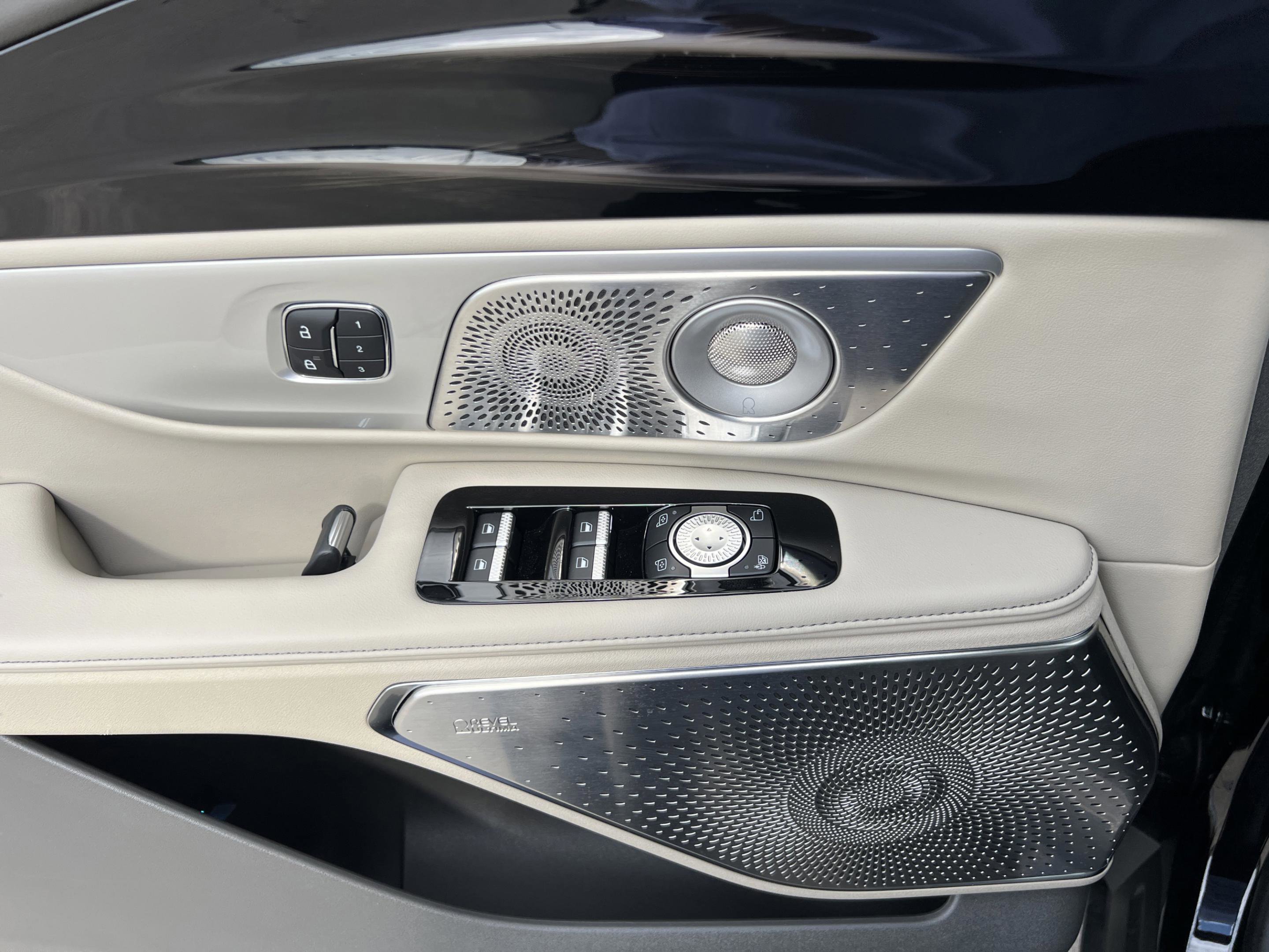 New 2025 Lincoln Nautilus Reserve image 17