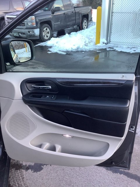 Used 2019 Dodge Grand Caravan SE image 16