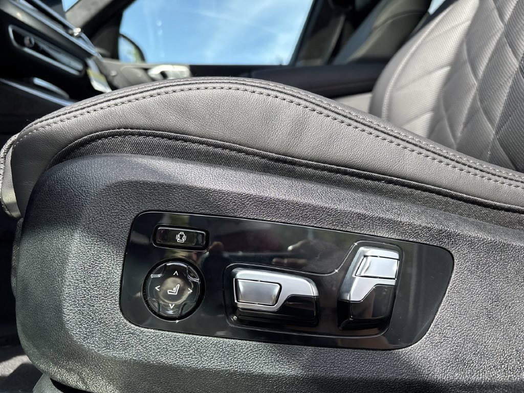 Used 2027 BMW X7 xDrive40i w/ M Sport Package AWD/4WD image 14