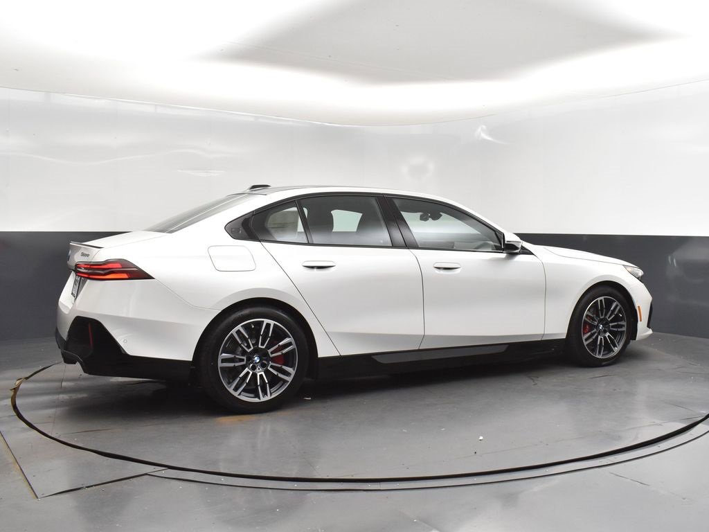 New 2026 BMW 550e xDrive w/ Premium Package image 8