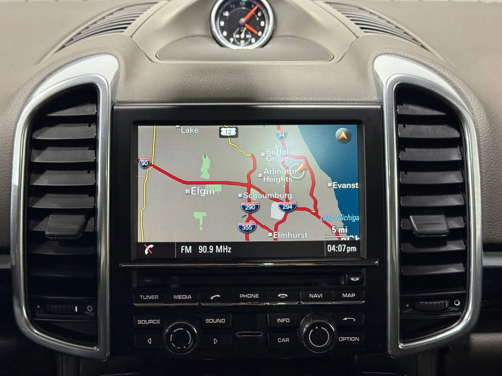 Used 2016 Porsche Cayenne image 30