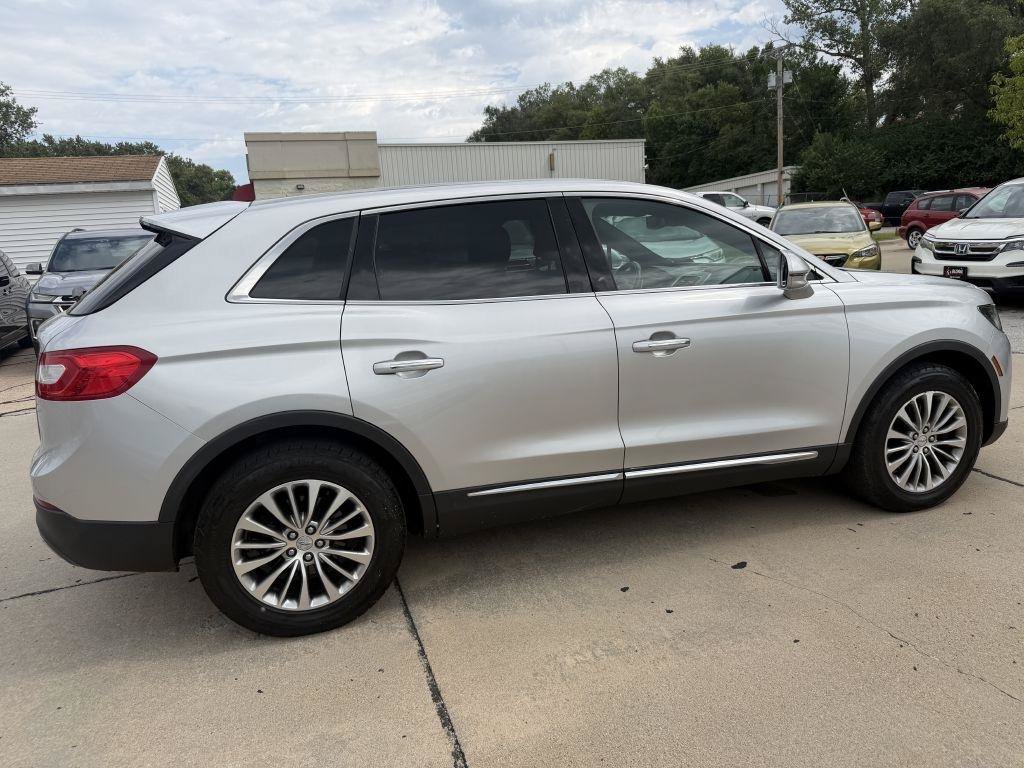 Used 2016 Lincoln MKX Select w/ Select Plus Package AWD/4WD image 7