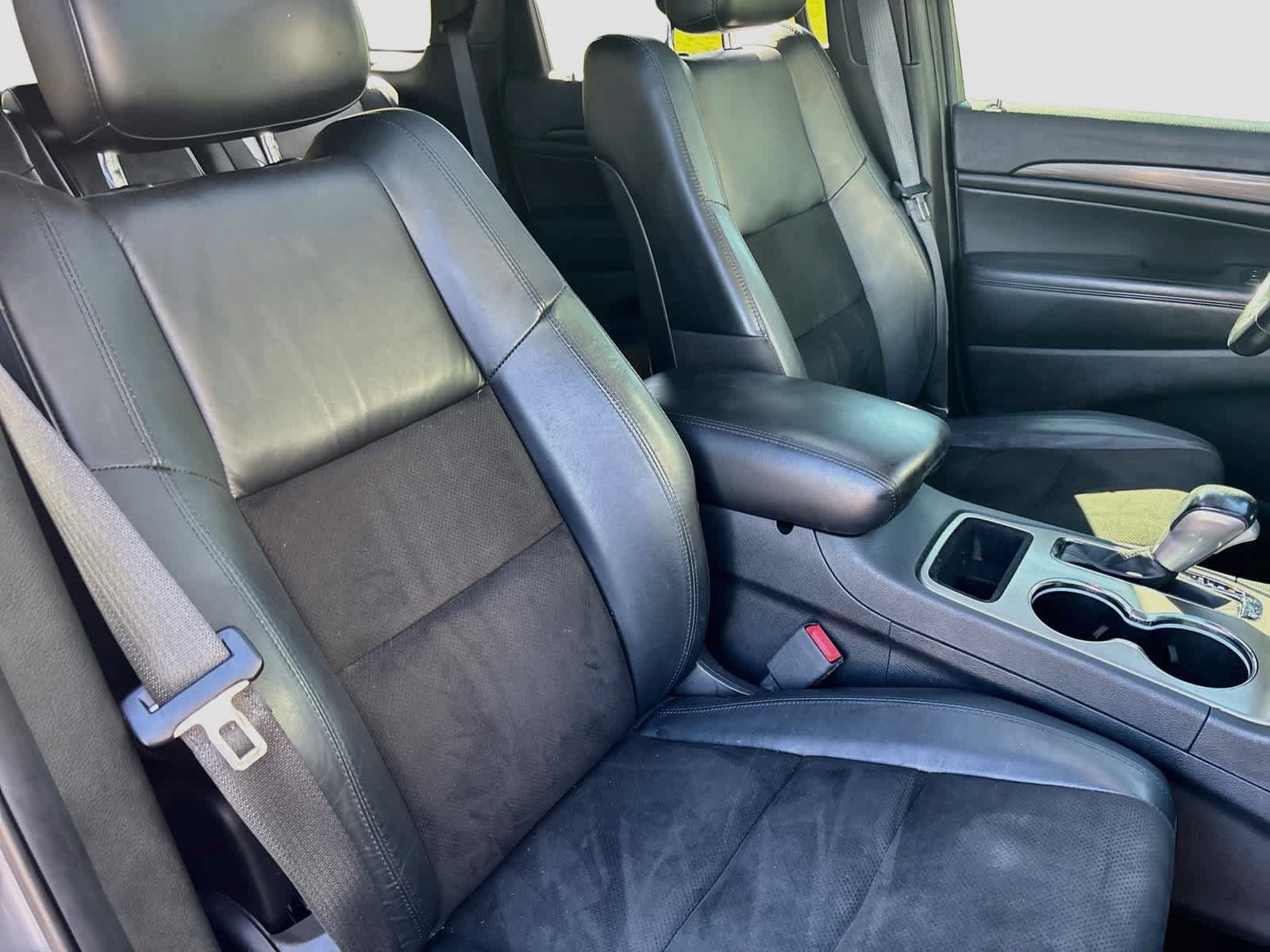 Used 2021 Jeep Grand Cherokee Laredo X AWD/4WD image 30