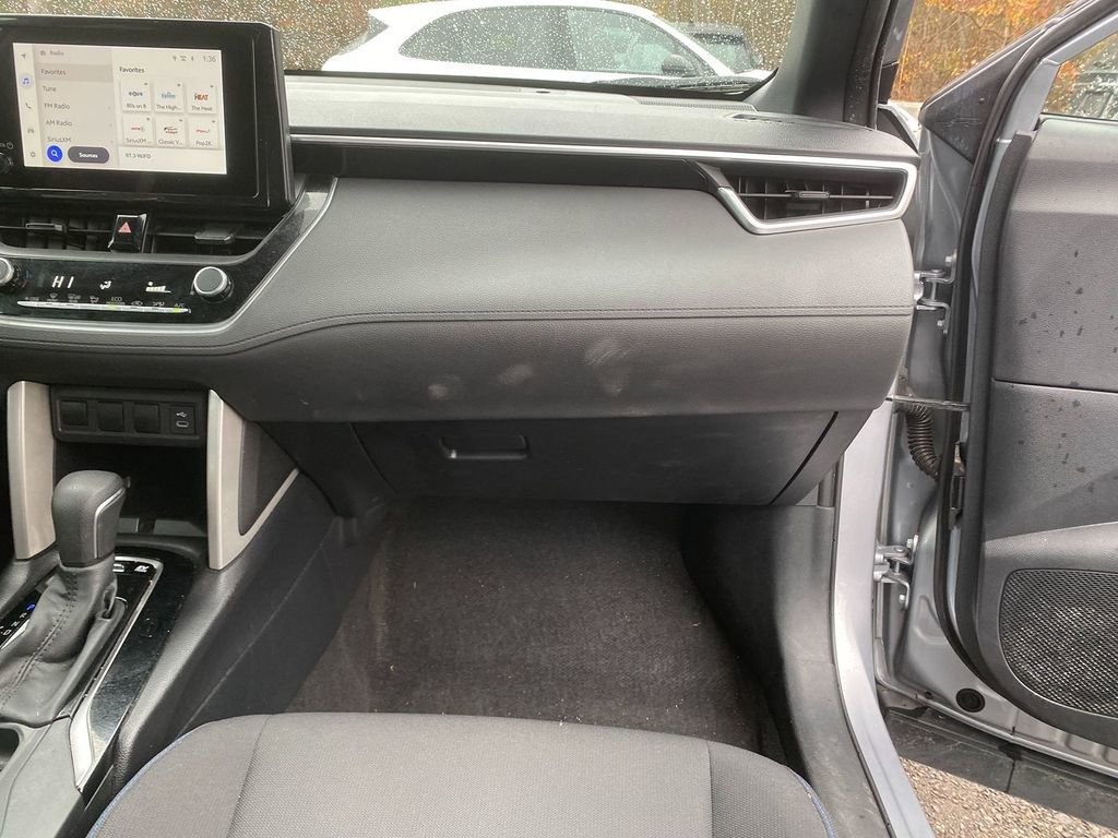 Used 2024 Toyota Corolla Cross SE image 28