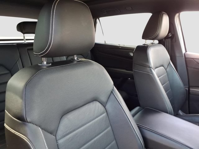 Used 2024 Volkswagen Atlas Cross Sport SEL R-Line AWD/4WD image 19