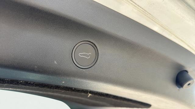 Used 2023 Tesla Model Y Long Range AWD/4WD image 9