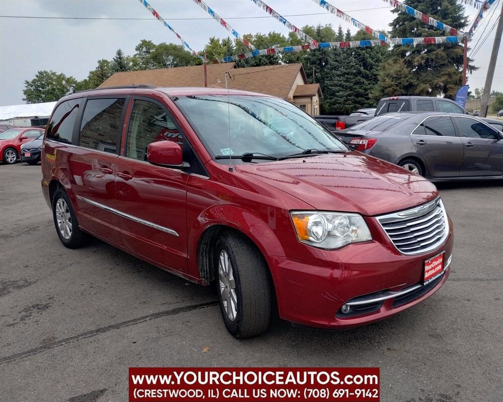 Used 2015 Chrysler Town & Country Touring image 7