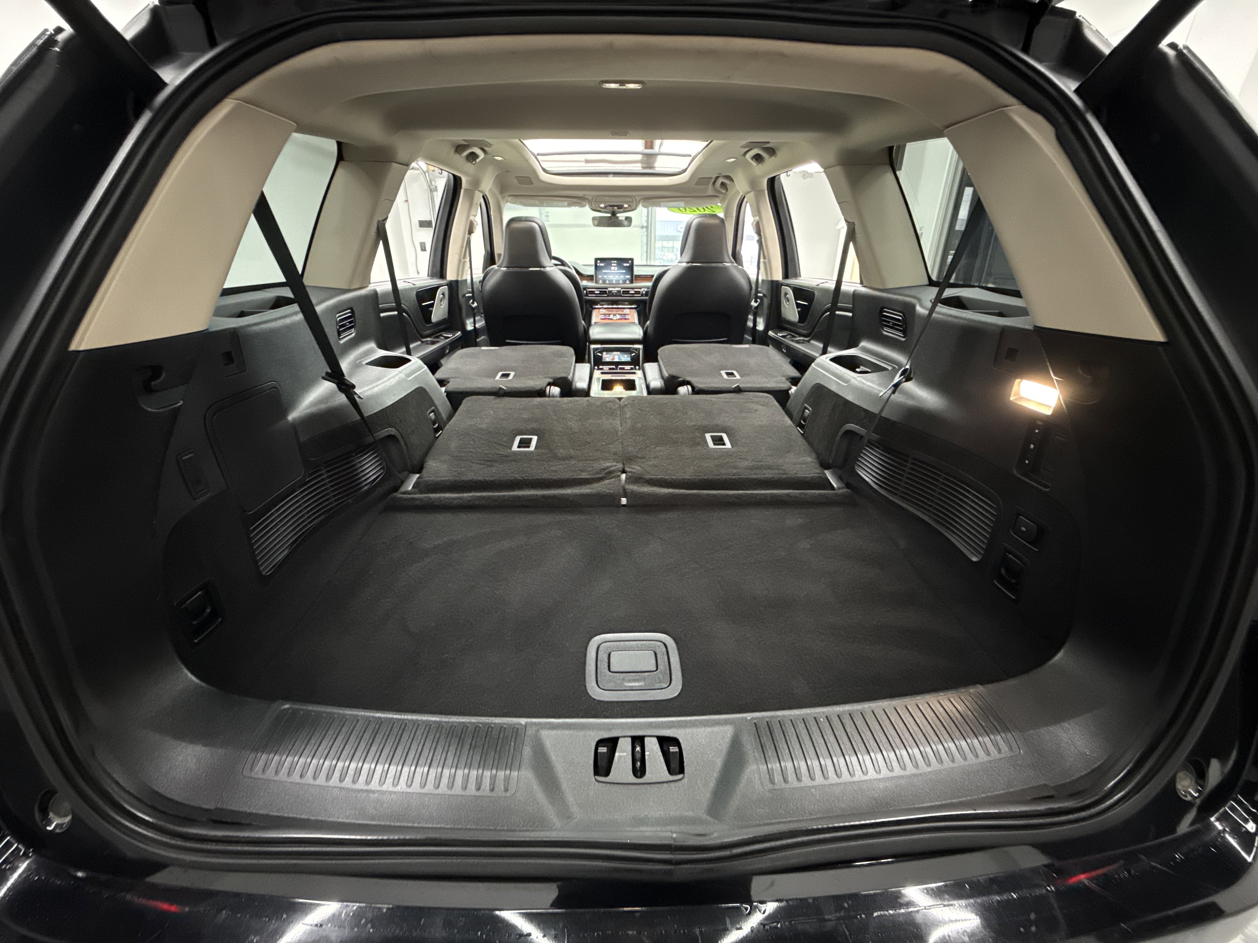 Used 2020 Lincoln Aviator Reserve w/ Equipment Group 201A image 28