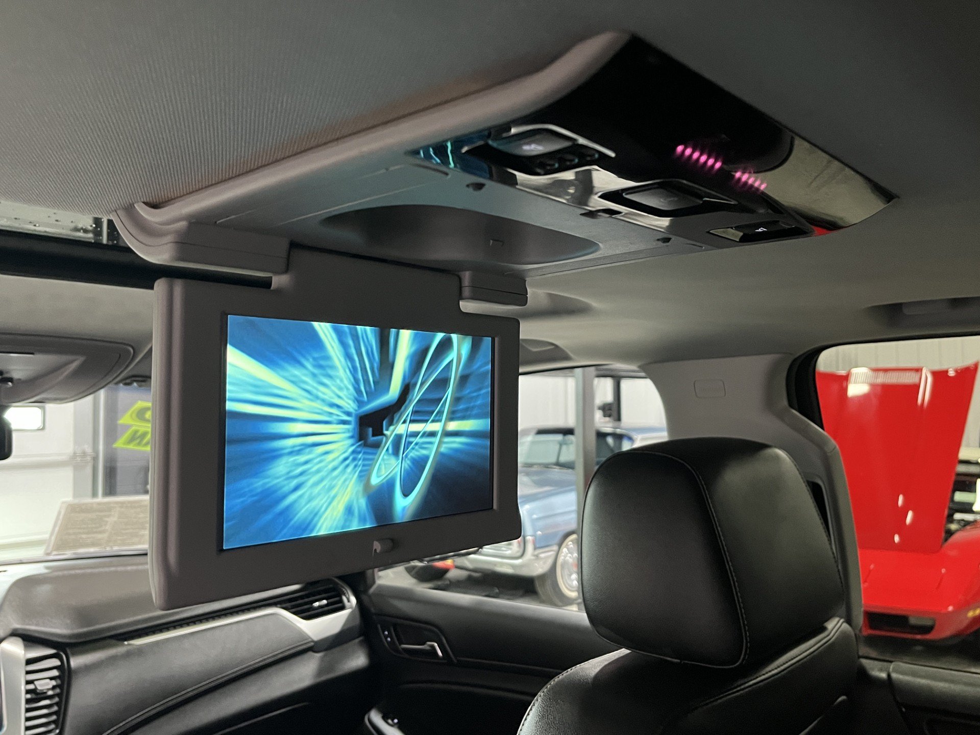 Used 2015 Chevrolet Suburban LTZ AWD/4WD image 12