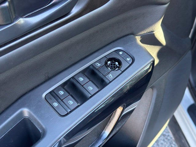 Used 2025 Nissan Pathfinder S FWD image 21