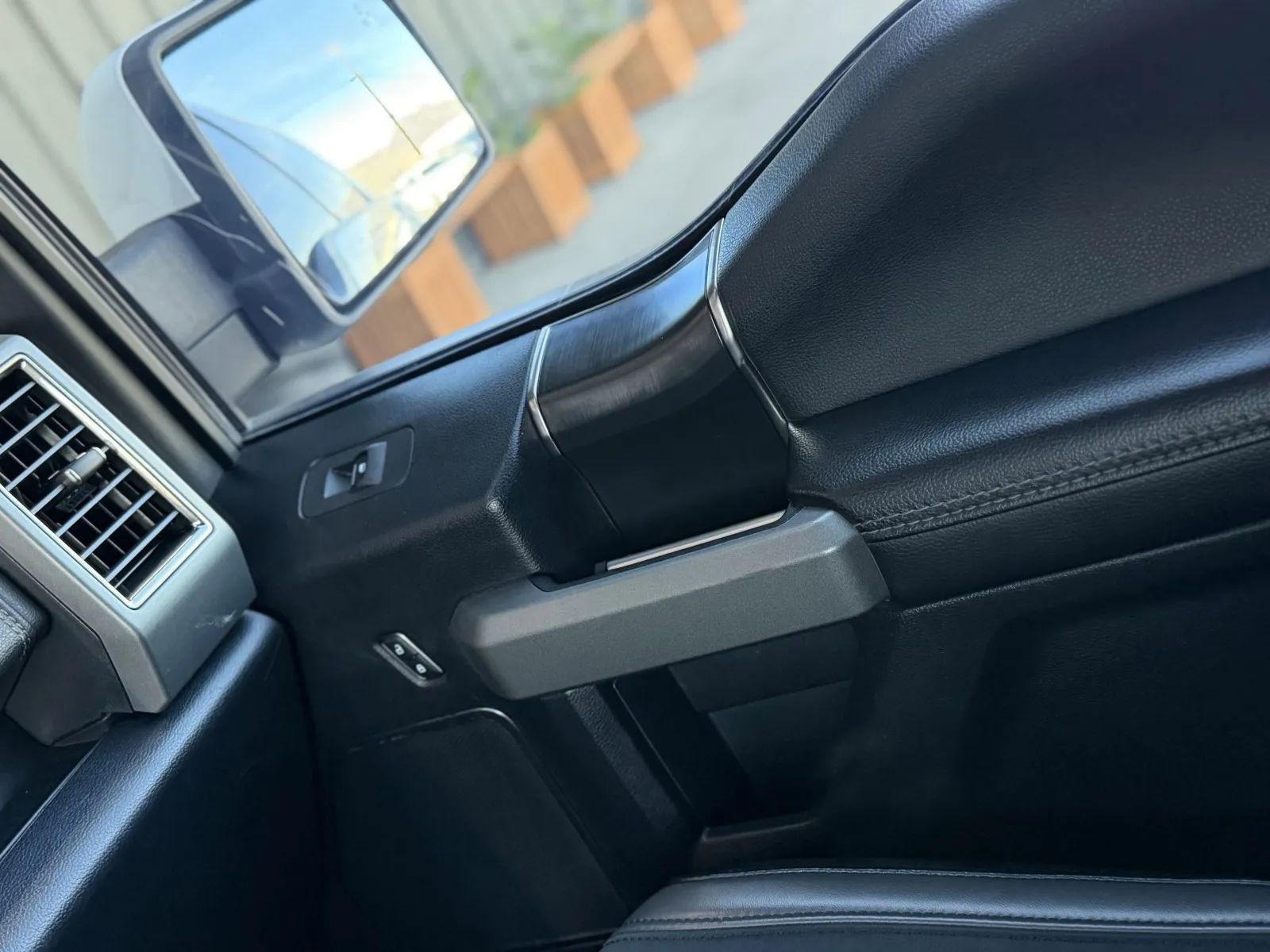 Used 2020 Ford F150 Raptor w/ Equipment Group 802A Luxury image 41