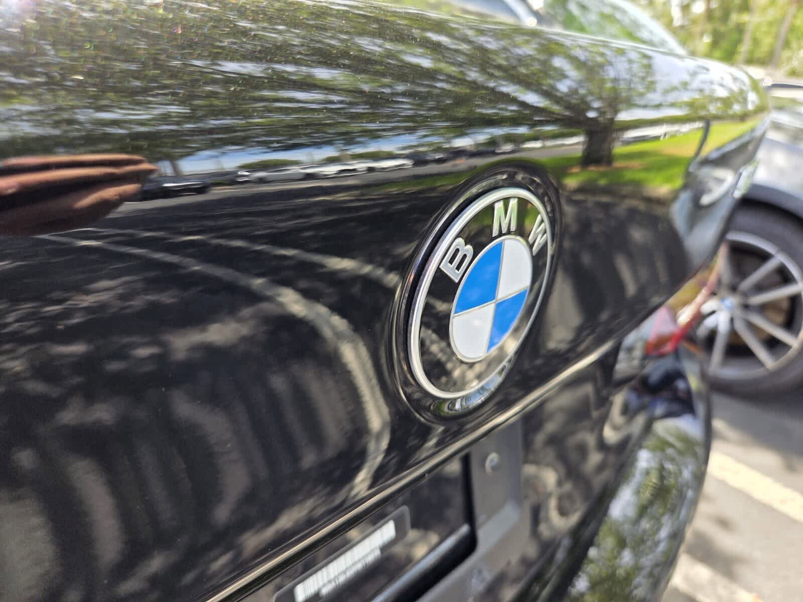 Certified 2023 BMW 530i xDrive w/ Premium Package AWD/4WD image 4