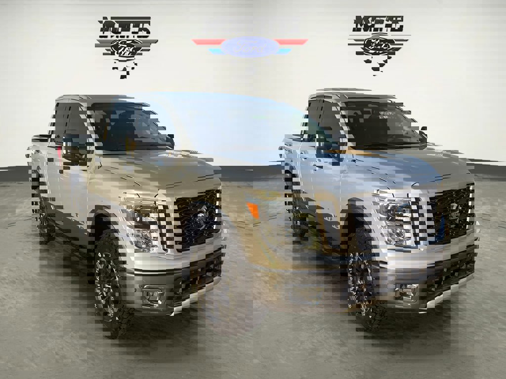 Used 2019 Nissan Titan PRO-4X w/ Pro-4x Convenience Package image 3