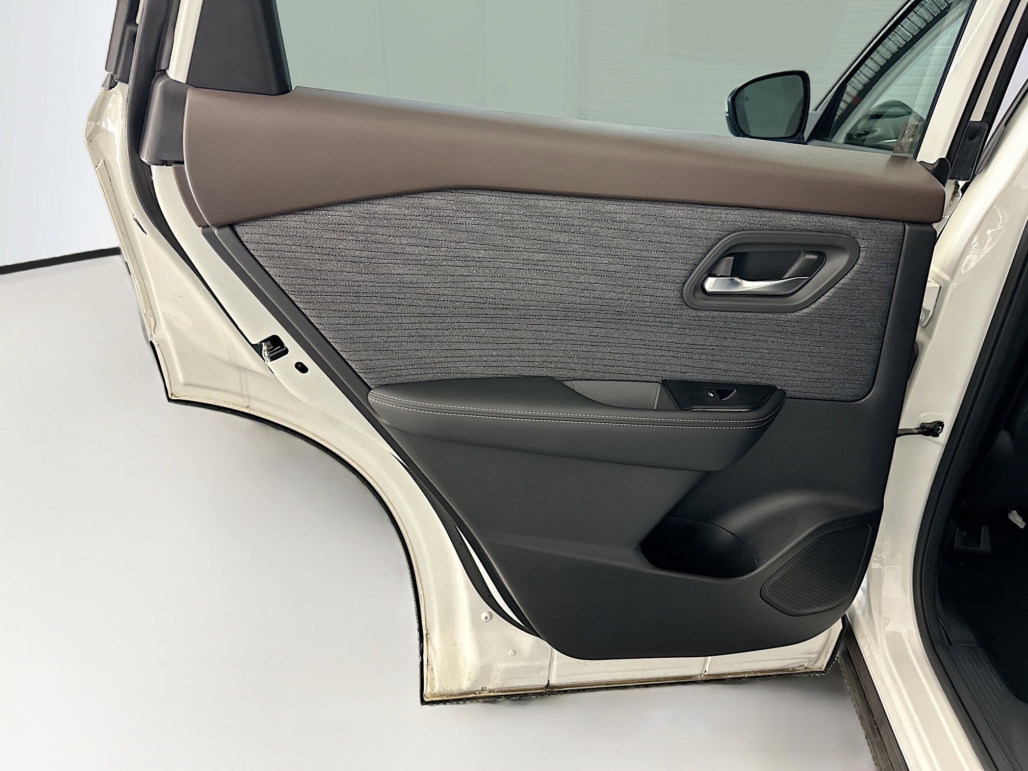 Used 2023 Nissan Rogue SV image 26