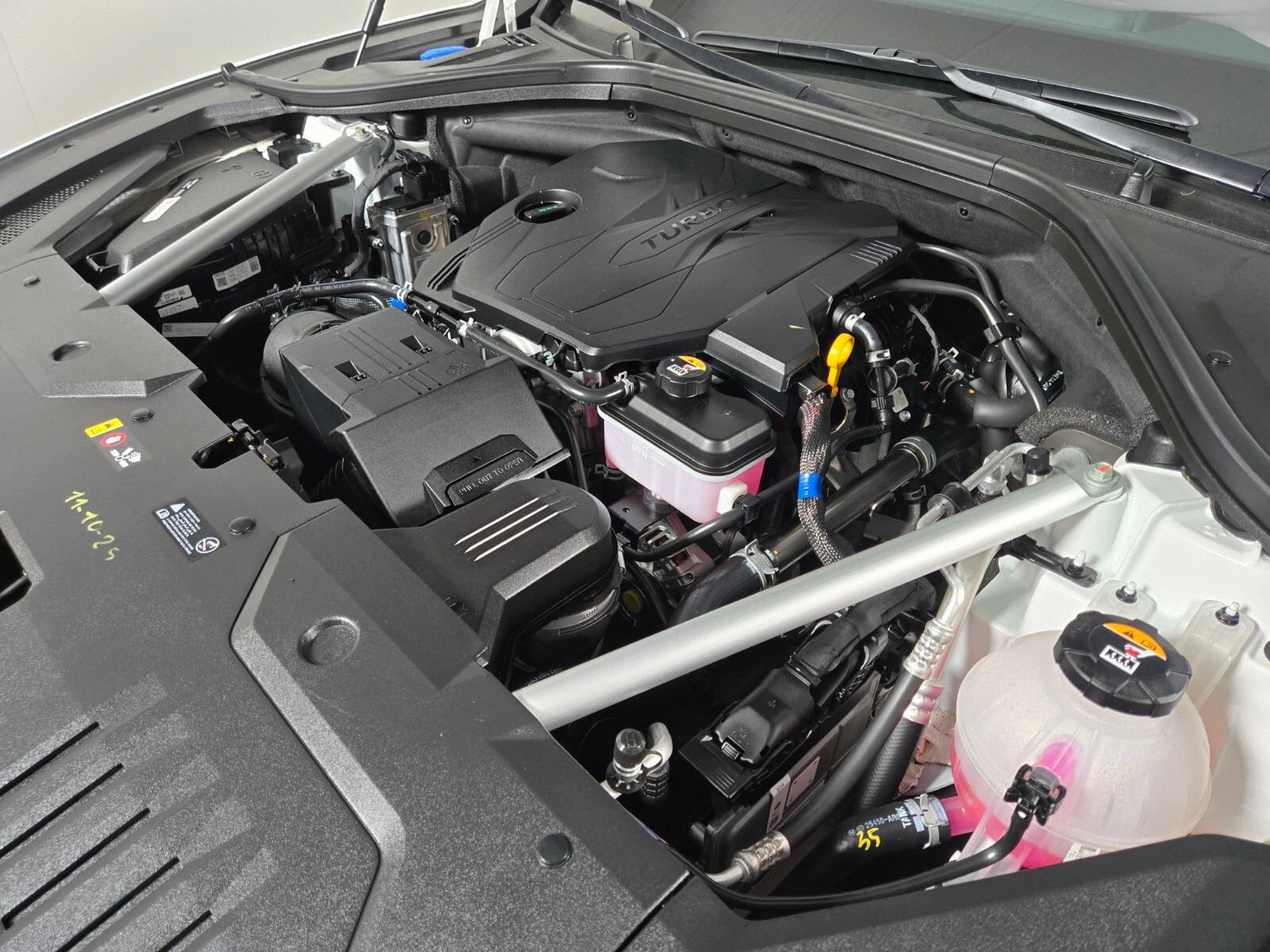 Used 2025 Genesis GV70 2.5T AWD/4WD image 19