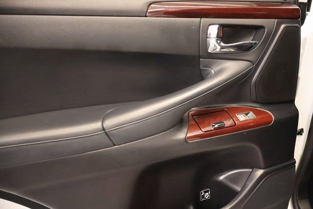 Used 2015 Lexus LX 570 4WD image 31