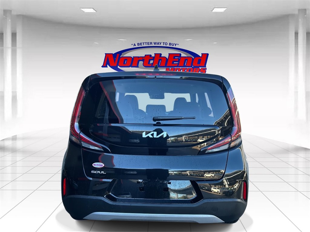 Used 2025 Kia Soul LX w/ LX Technology Package image 4
