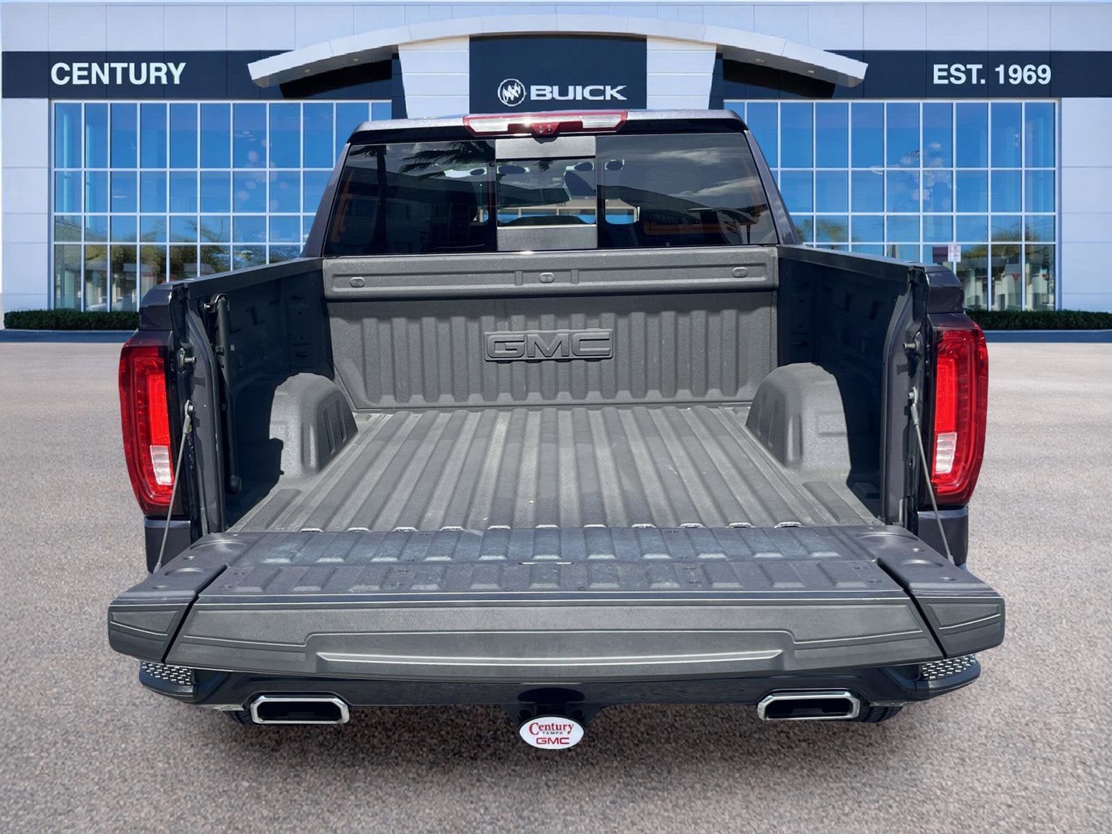 Used 2025 GMC Sierra 1500 Denali w/ Denali Reserve Package AWD/4WD image 11