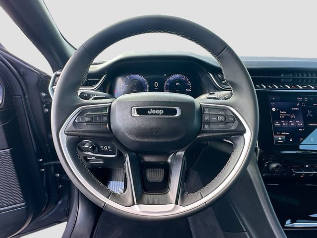 Used 2024 Jeep Grand Cherokee Laredo image 11