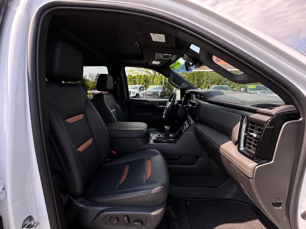 Used 2023 GMC Sierra 1500 AT4 w/ Technology Package AWD/4WD image 12