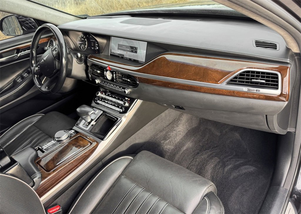 Used 2018 Genesis G90 3.3T Premium image 31