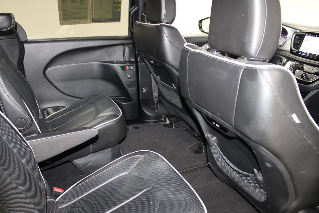 Used 2025 Chrysler Pacifica Limited FWD image 27