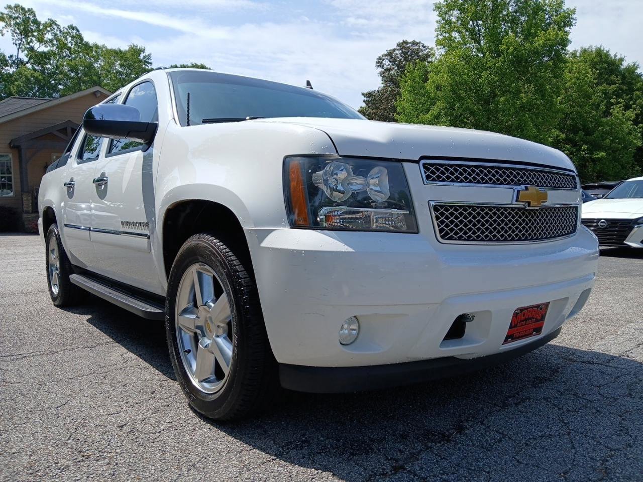 Used 2012 Chevrolet Avalanche LTZ RWD image 4