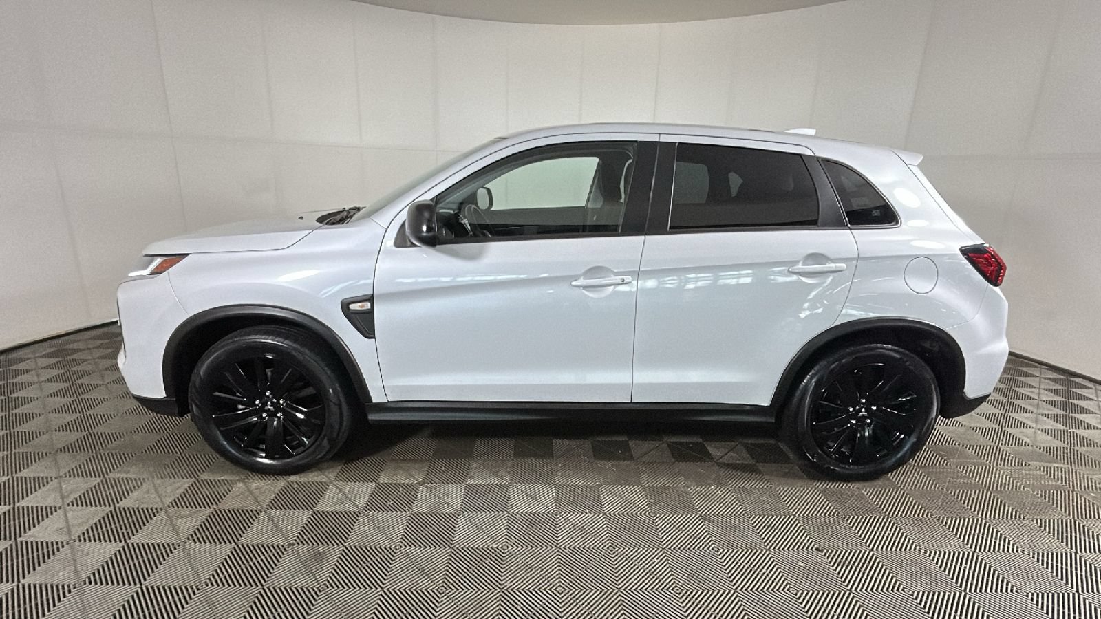 Used 2025 Mitsubishi Outlander Sport LE AWD/4WD image 5