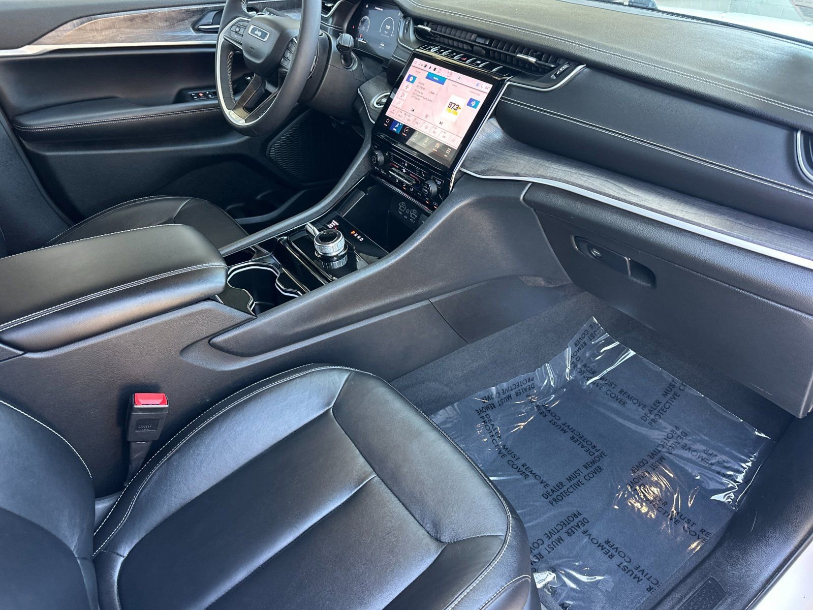 Used 2023 Jeep Grand Cherokee Limited w/ Trailer Tow Prep Group (B) image 15