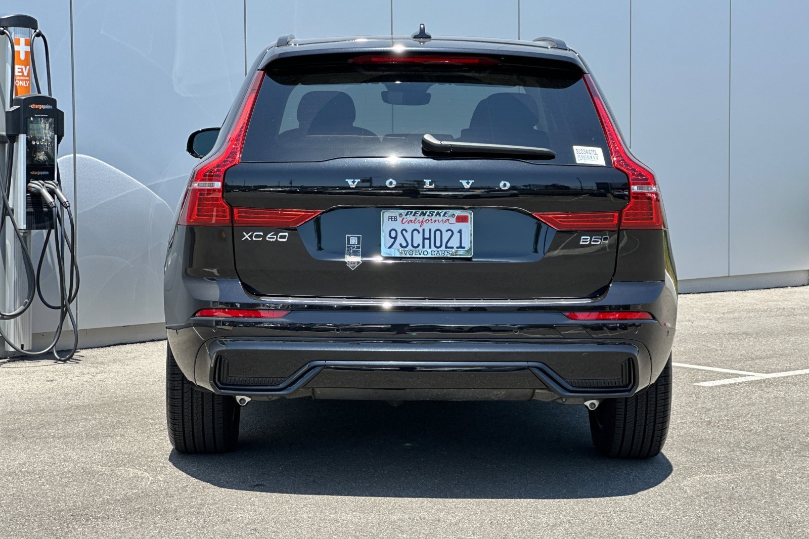 Used 2025 Volvo XC60 B5 Plus w/ Protection Package Premier image 4